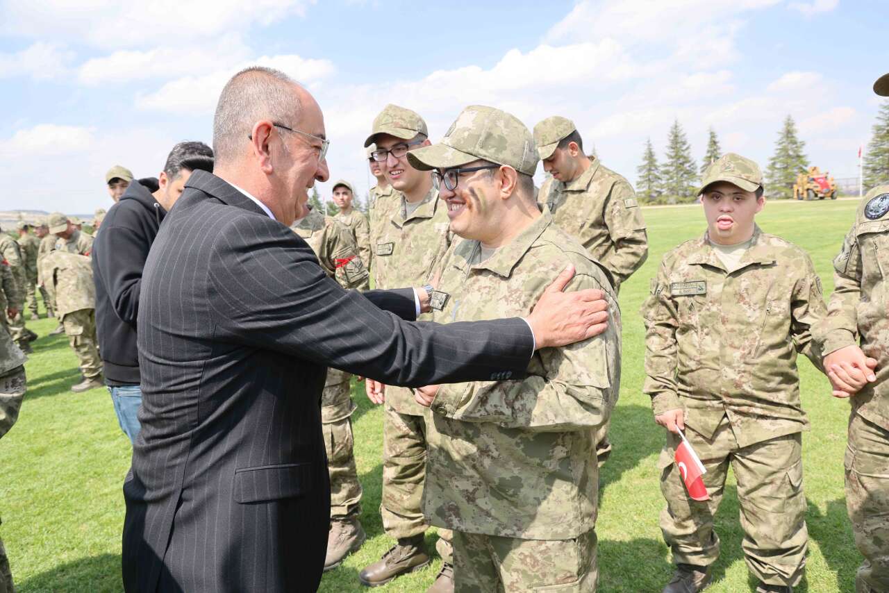 Konya’da büyük buluşma! Özel çocuklar ve aileleri bir araya geldi 10